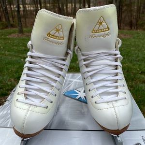 EUC • Jackson Freestyle Figure Skates